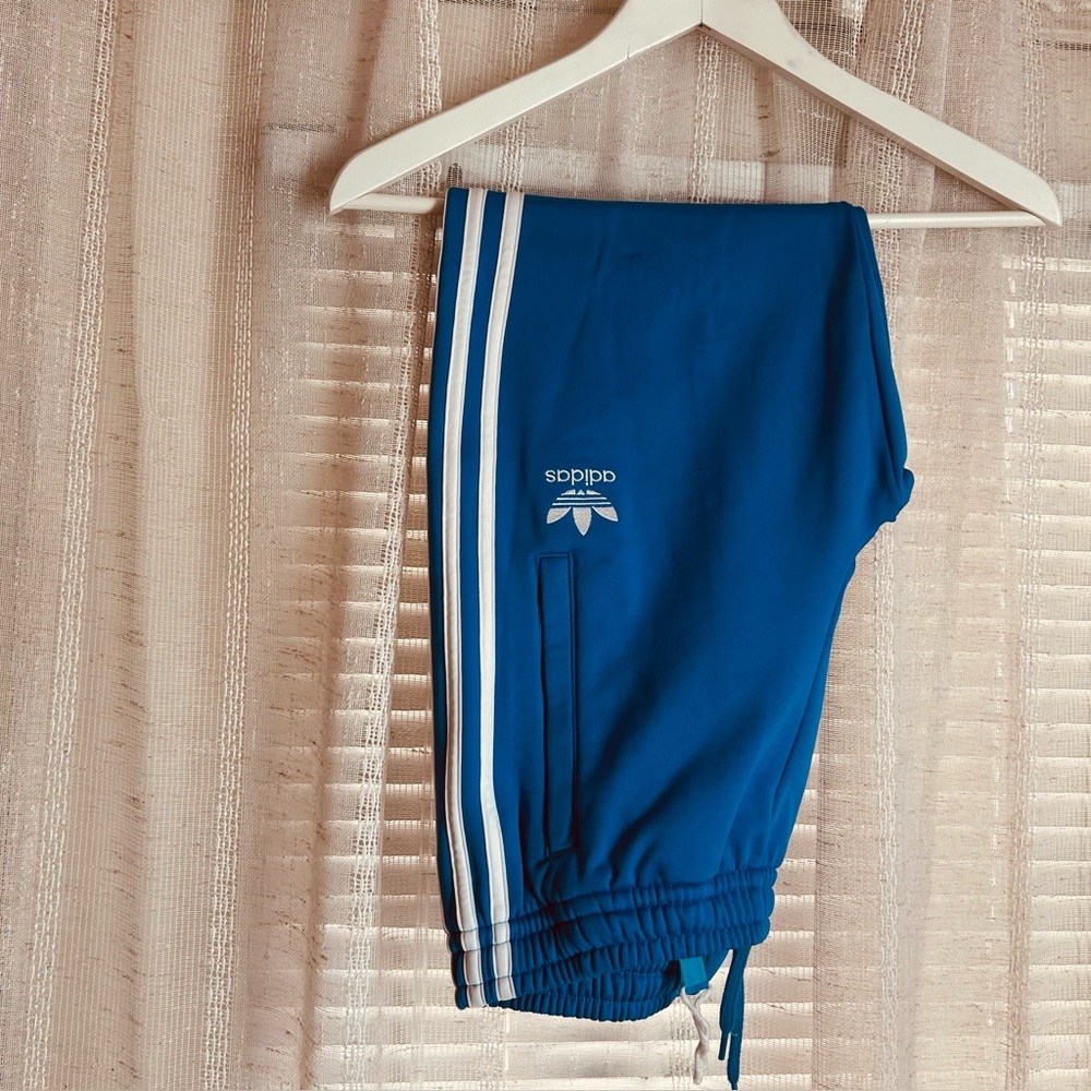Adidas Kids Blue Jogger
Excellent Condition